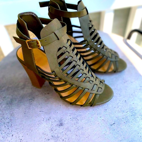 Delicious Shoes - Weaved Wedges